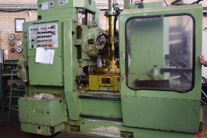 Romanian FD630 hobbing machine: capable of hobbing spur and helical gears up to a maximum diameter of 63 cm