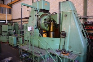 Heavy-duty hobbing machine: capable of hobbing spur and helical gears up to a maximum diameter of 3 meters and a maximum of 30 mm module